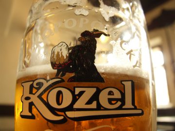 Velkopopovický Kozel LANGE Bier Dienstag. (c) Mohylek - A glass of Velkopopovicky Kozel Author: ~~~~ Quelle: wikipedia