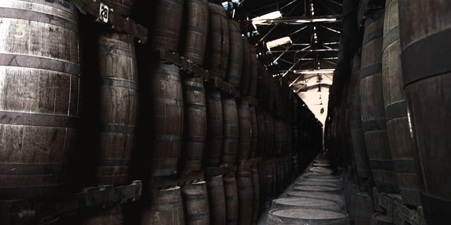 LA HECHICERA fine aged rum aus Kolumbien. Solera Reifung. Foto: http://www.lahechicera.co