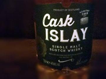 A.D. Rattnay: Cask Islay, klassischer schottischer Single Malt mit verführerischem Rauchcharakter im LANGE Pub und Beisl Wien Josefstadt